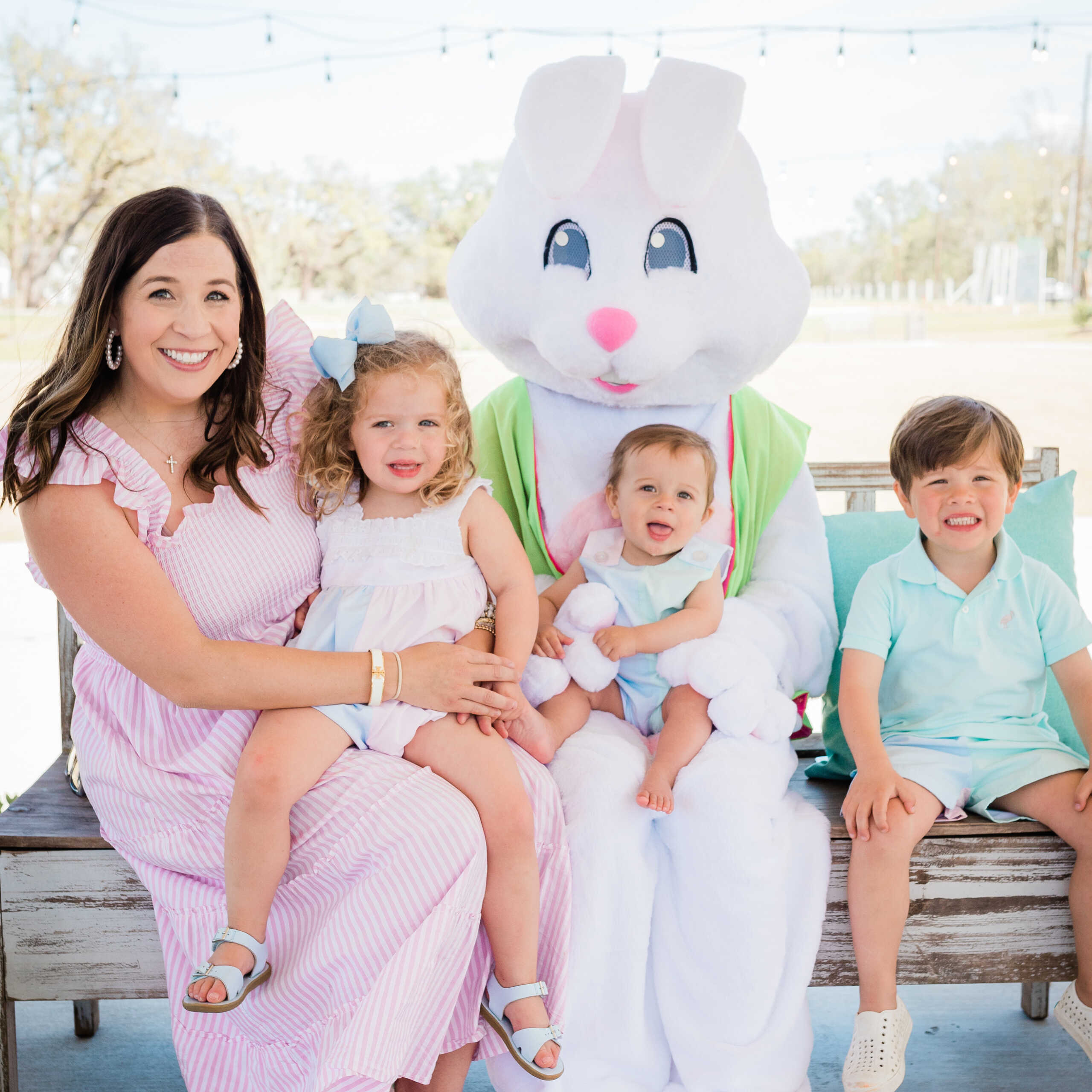where can you take pictures with the Easter bunny in Baton Rouge