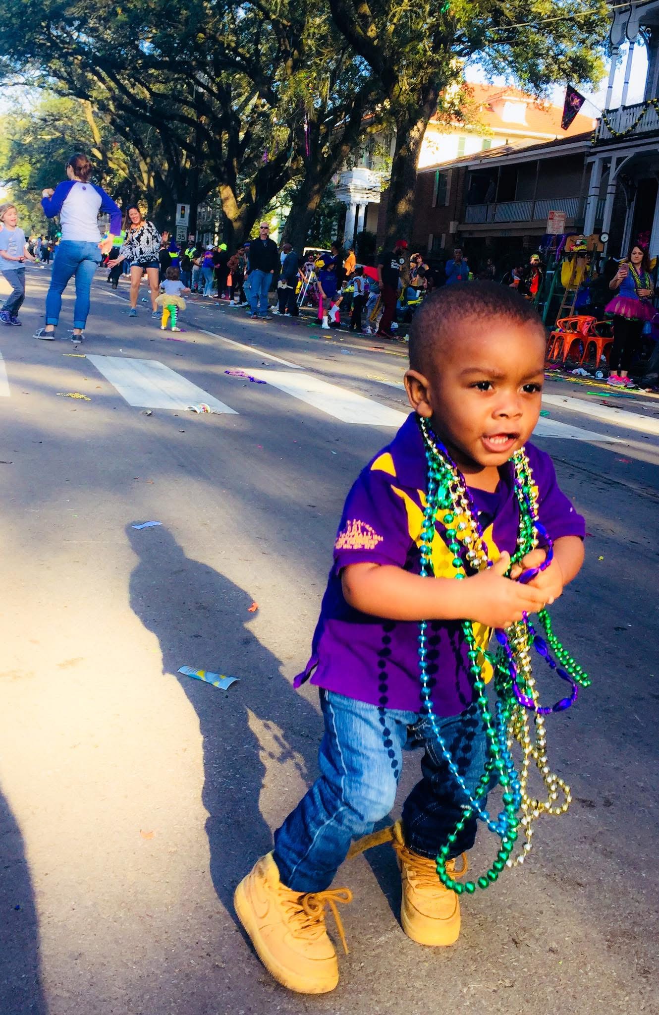 The Ultimate Mardi Gras Family Photo Checklist {Before the Beads Get Lost}